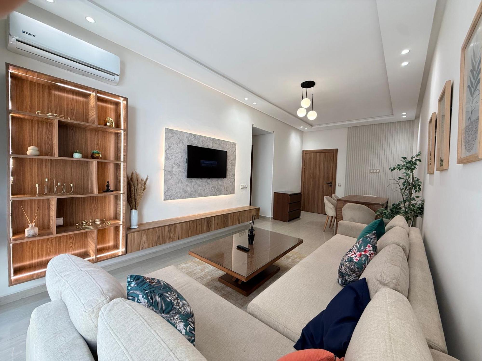 Apartamento Cosy Patio Sunny 2br - New Building - Near Oasis Train Station *