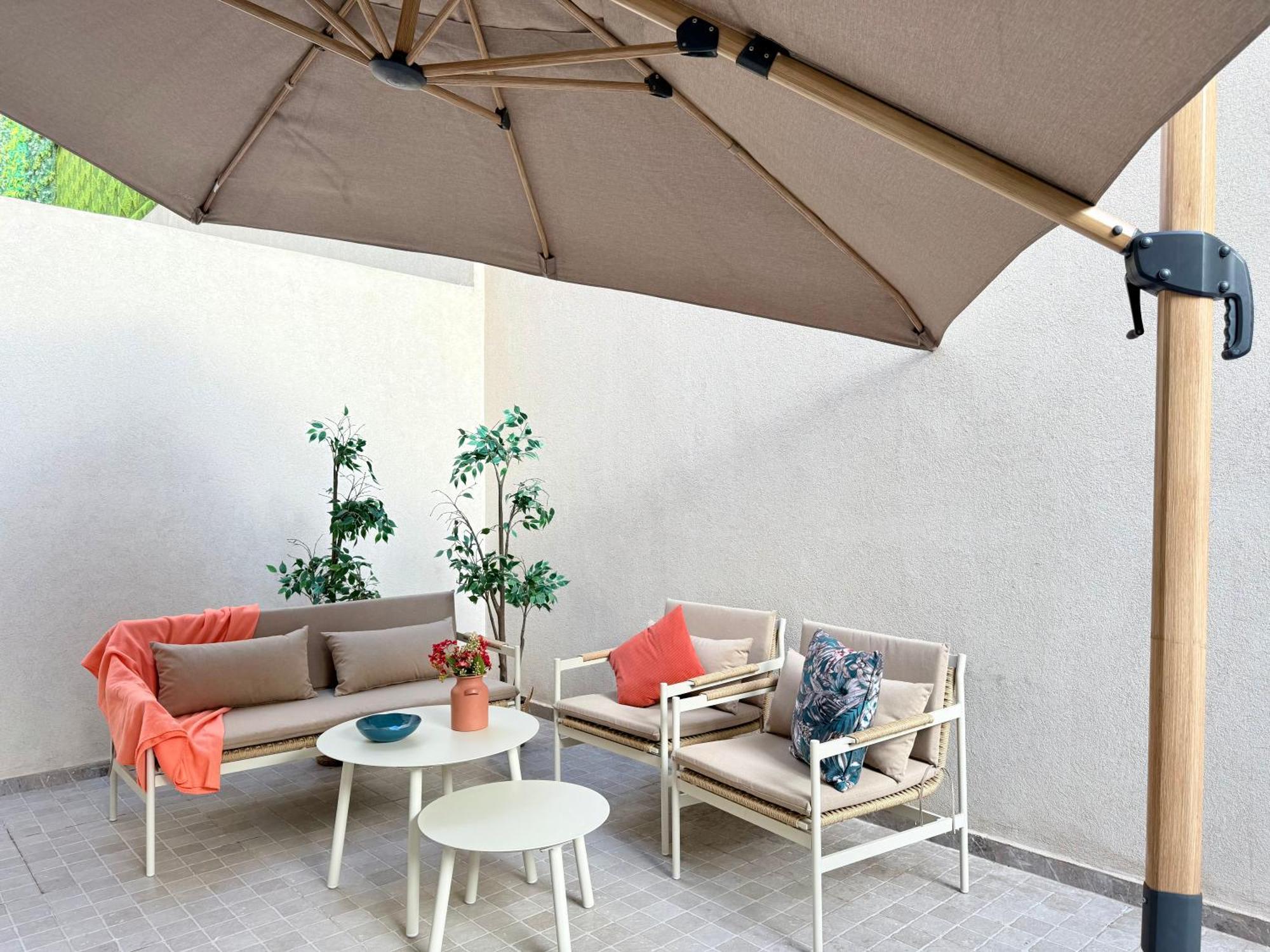 Cosy Patio Sunny 2br - New Building - Near Oasis Train Station Apartamento *