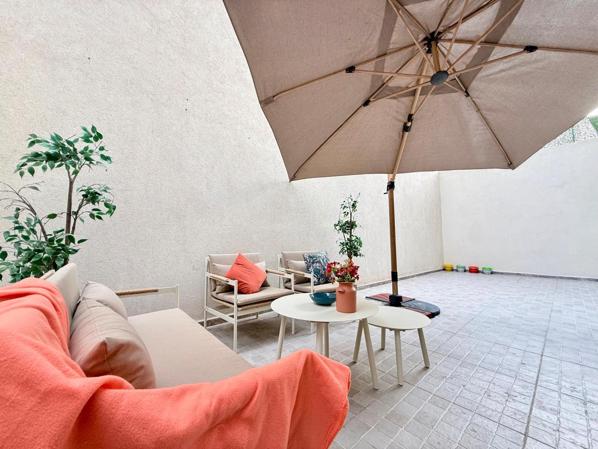 Cosy Patio Sunny 2br - New Building - Near Oasis Train Station Apartamento *
